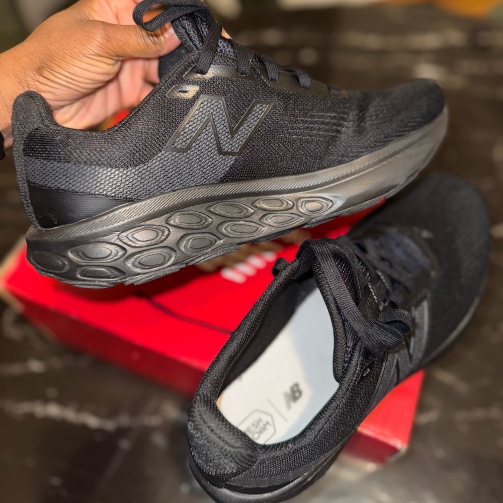 New Balance ALL BLACK sneakers